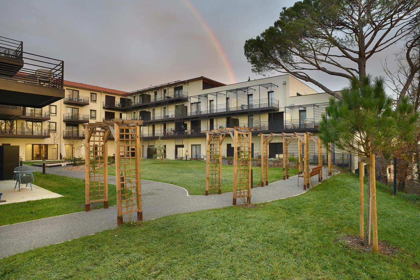 Aparthotel Domitys L'Amarante Cahors Zewnętrze zdjęcie